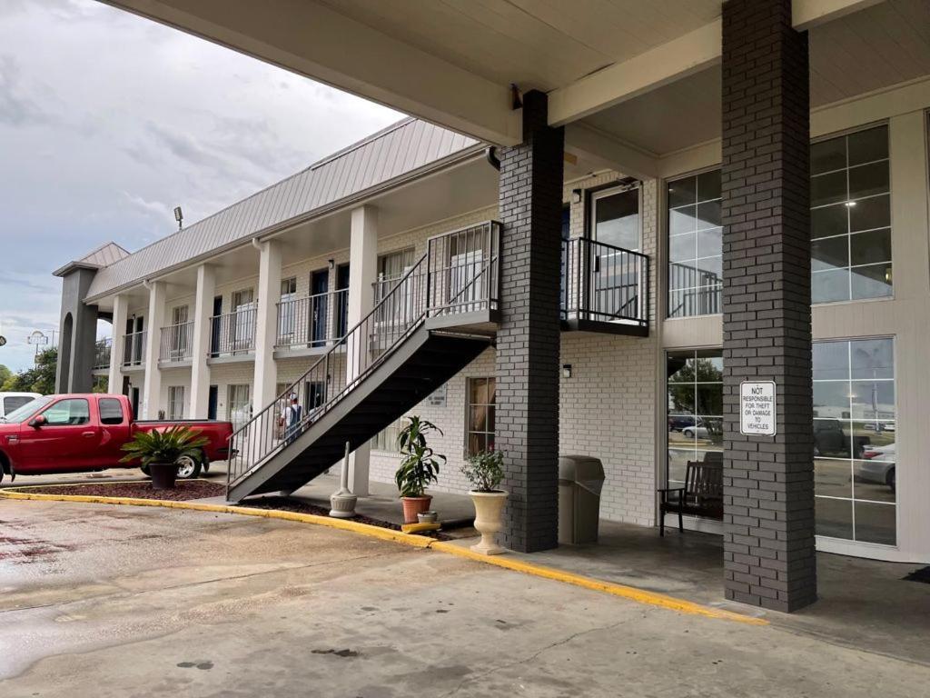 Super 8 By Wyndham New Iberia Motel Luaran gambar