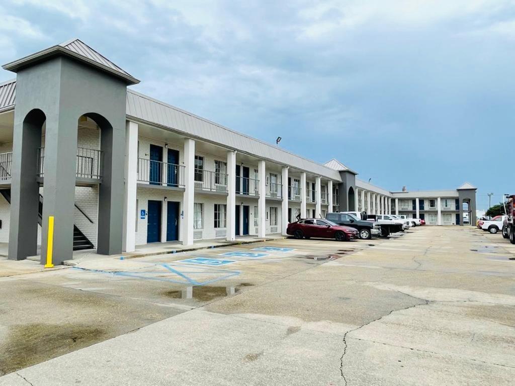 Super 8 By Wyndham New Iberia Motel Luaran gambar