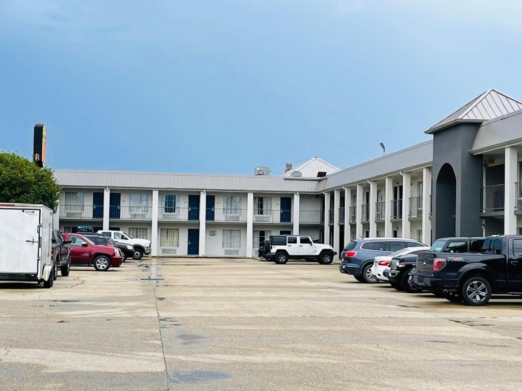 Super 8 By Wyndham New Iberia Motel Luaran gambar