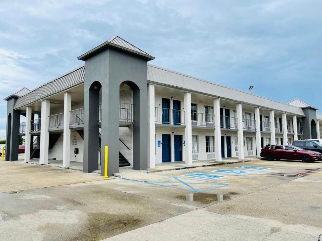 Super 8 By Wyndham New Iberia Motel Luaran gambar