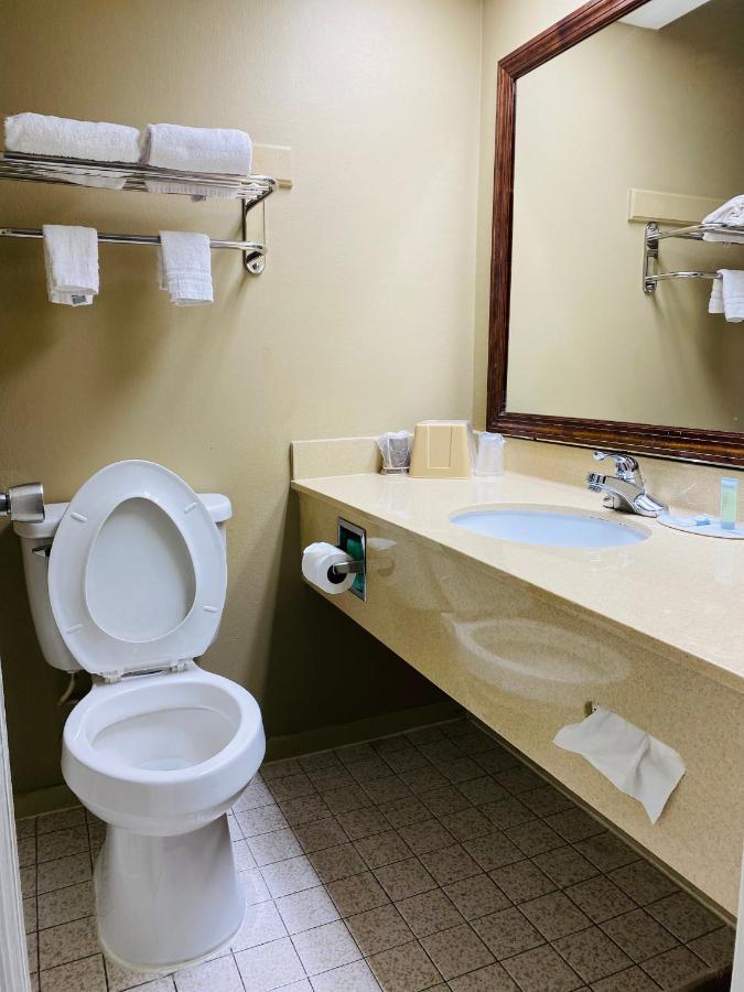 Super 8 By Wyndham New Iberia Motel Luaran gambar