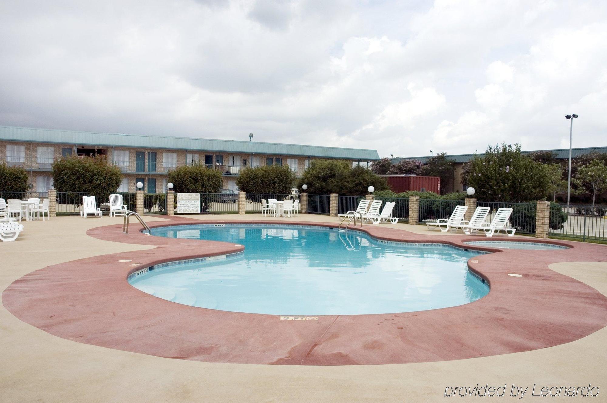 Super 8 By Wyndham New Iberia Motel Kemudahan gambar