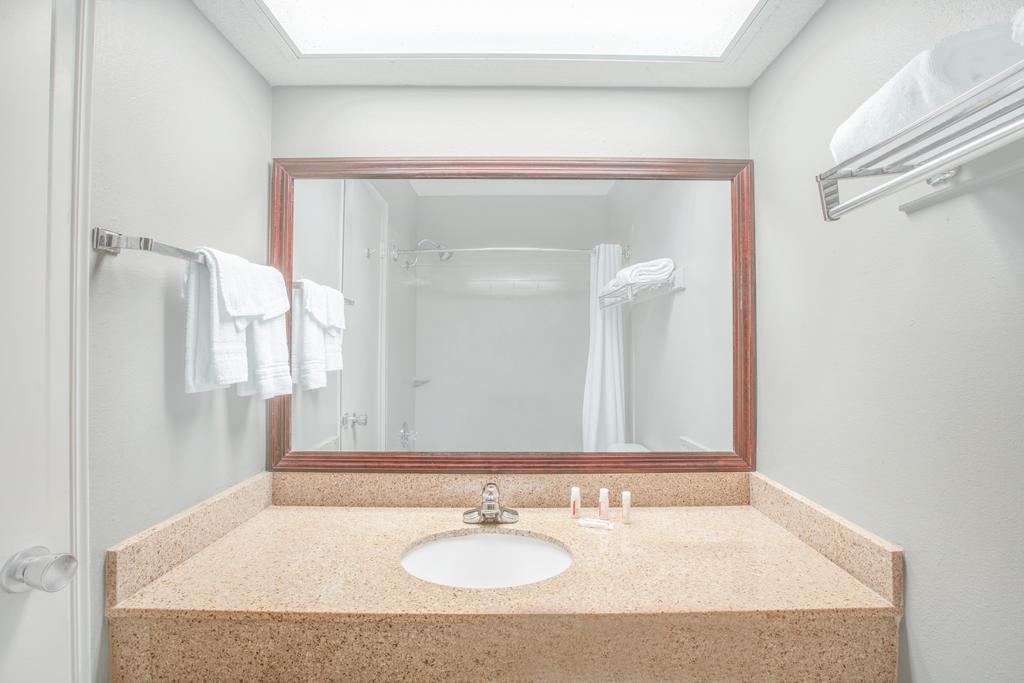 Super 8 By Wyndham New Iberia Motel Luaran gambar