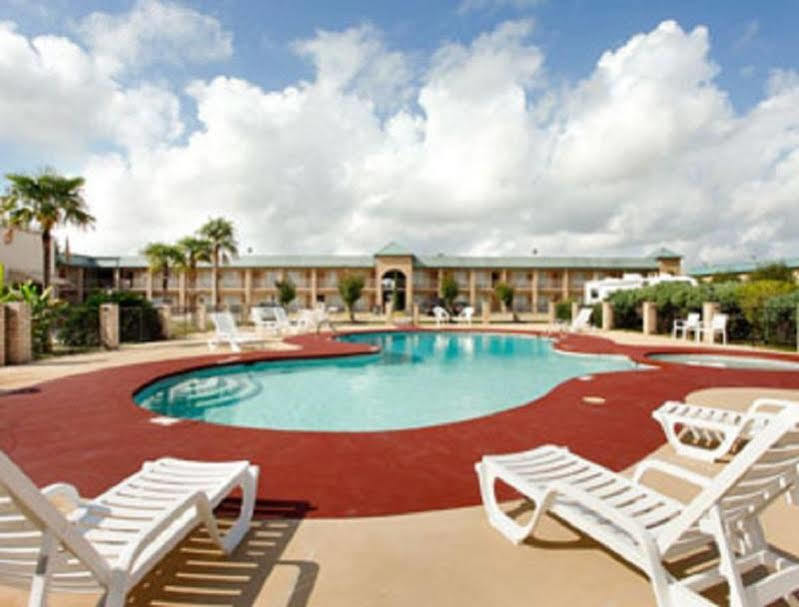 Super 8 By Wyndham New Iberia Motel Luaran gambar